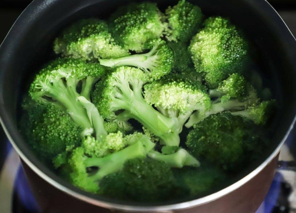 broccolis in a pot